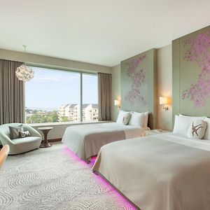 Wonderful Room 2 Queen Beds Island View